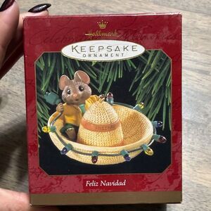 Hallmark Keepsake “Feliz Navidad” Mouse Ornament – Vintage Holiday